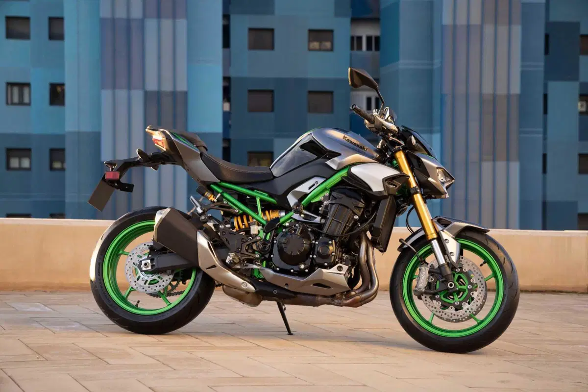 Kawasaki Z900 2025 TEST [VIDEO E GALLERY] (38)