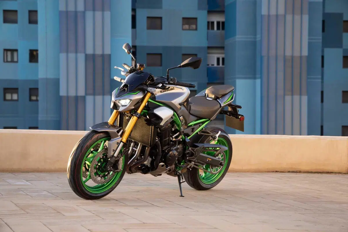 Kawasaki Z900 2025 TEST [VIDEO E GALLERY] (40)