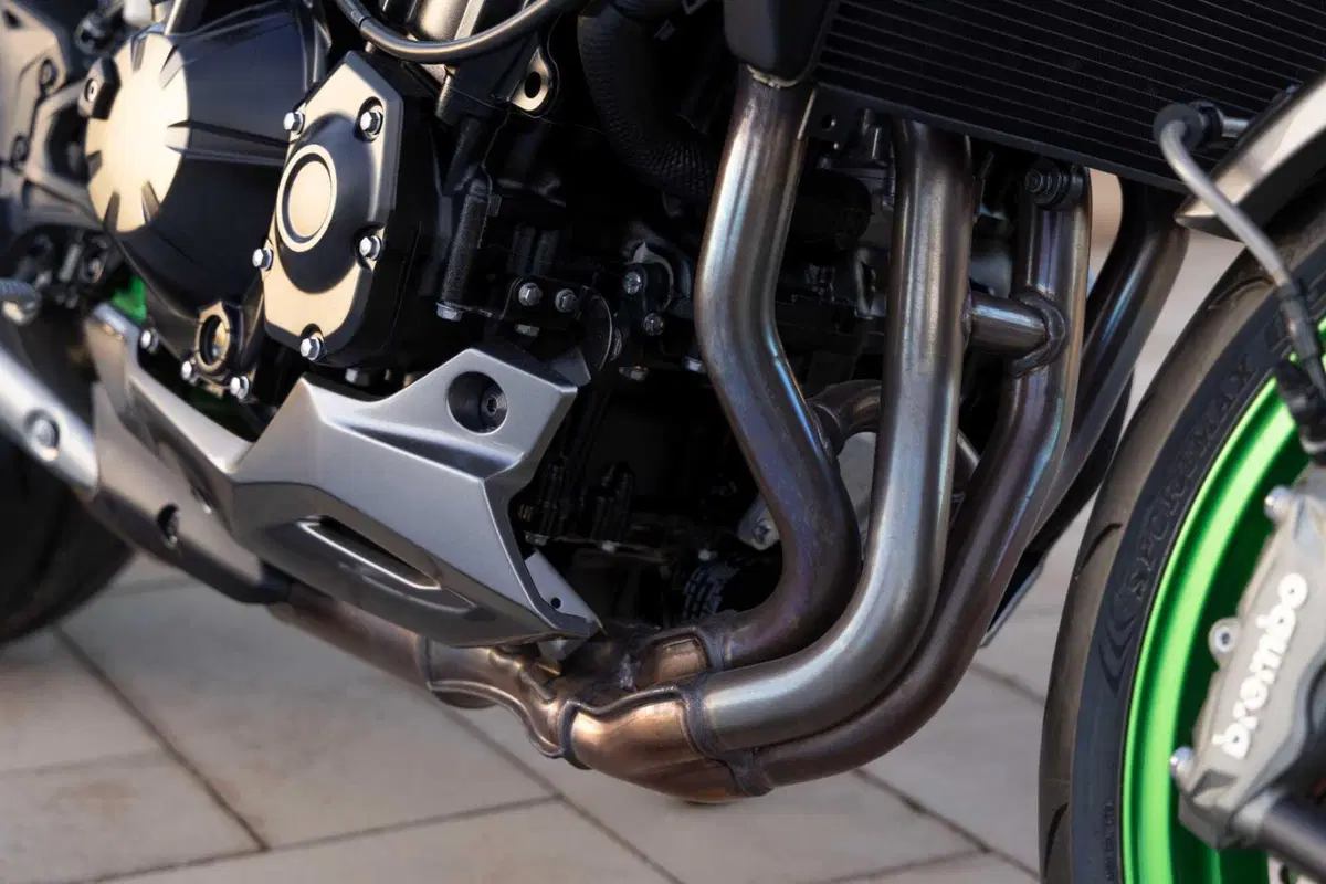 Kawasaki Z900 2025 TEST [VIDEO E GALLERY] (61)