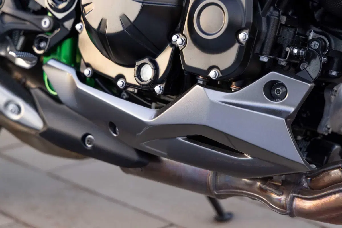 Kawasaki Z900 2025 TEST [VIDEO E GALLERY] (59)