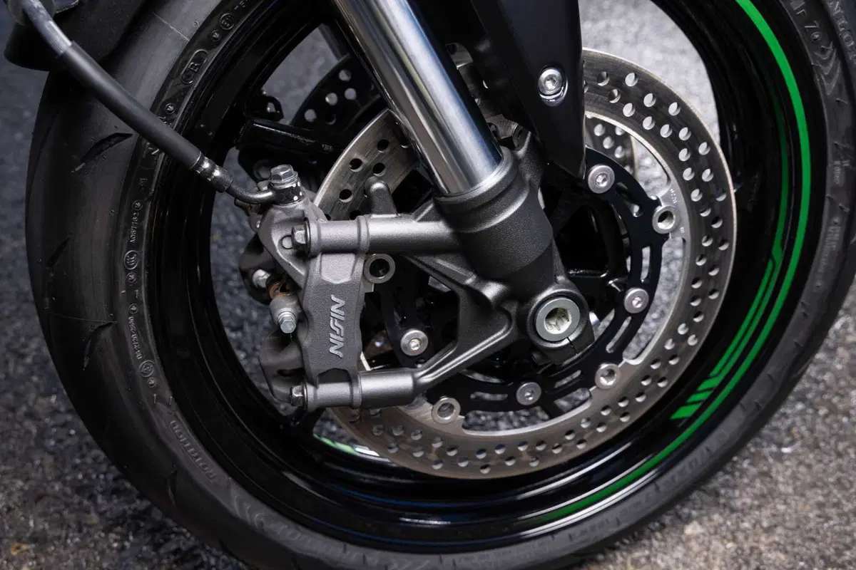 Kawasaki Z900 2025 TEST [VIDEO E GALLERY] (67)