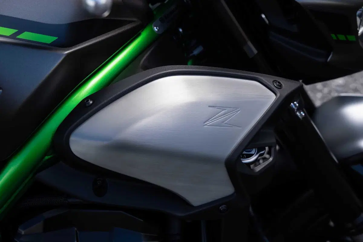 Kawasaki Z900 2025 TEST [VIDEO E GALLERY] (77)