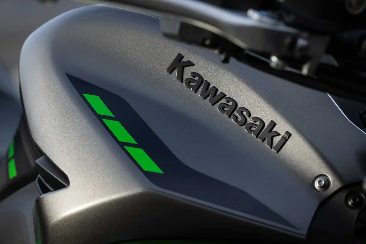 Kawasaki Z900 2025 TEST [VIDEO E GALLERY] (82)