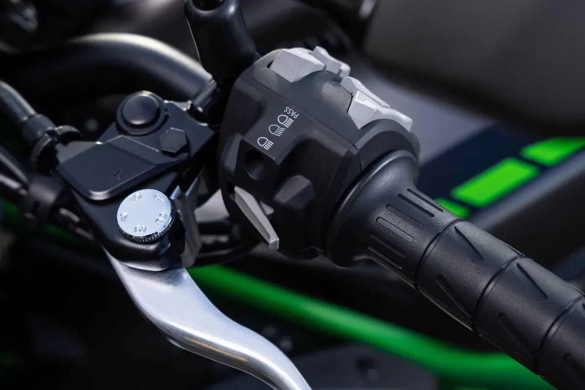 Kawasaki Z900 2025 TEST [VIDEO E GALLERY] (88)