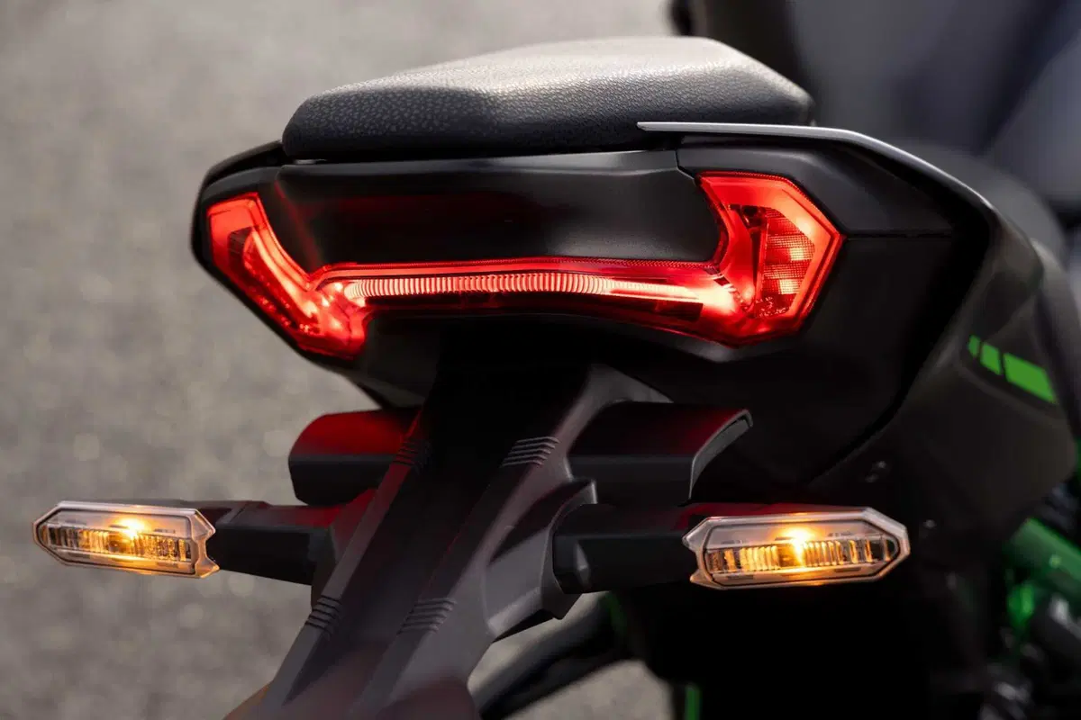Kawasaki Z900 2025 TEST [VIDEO E GALLERY] (93)