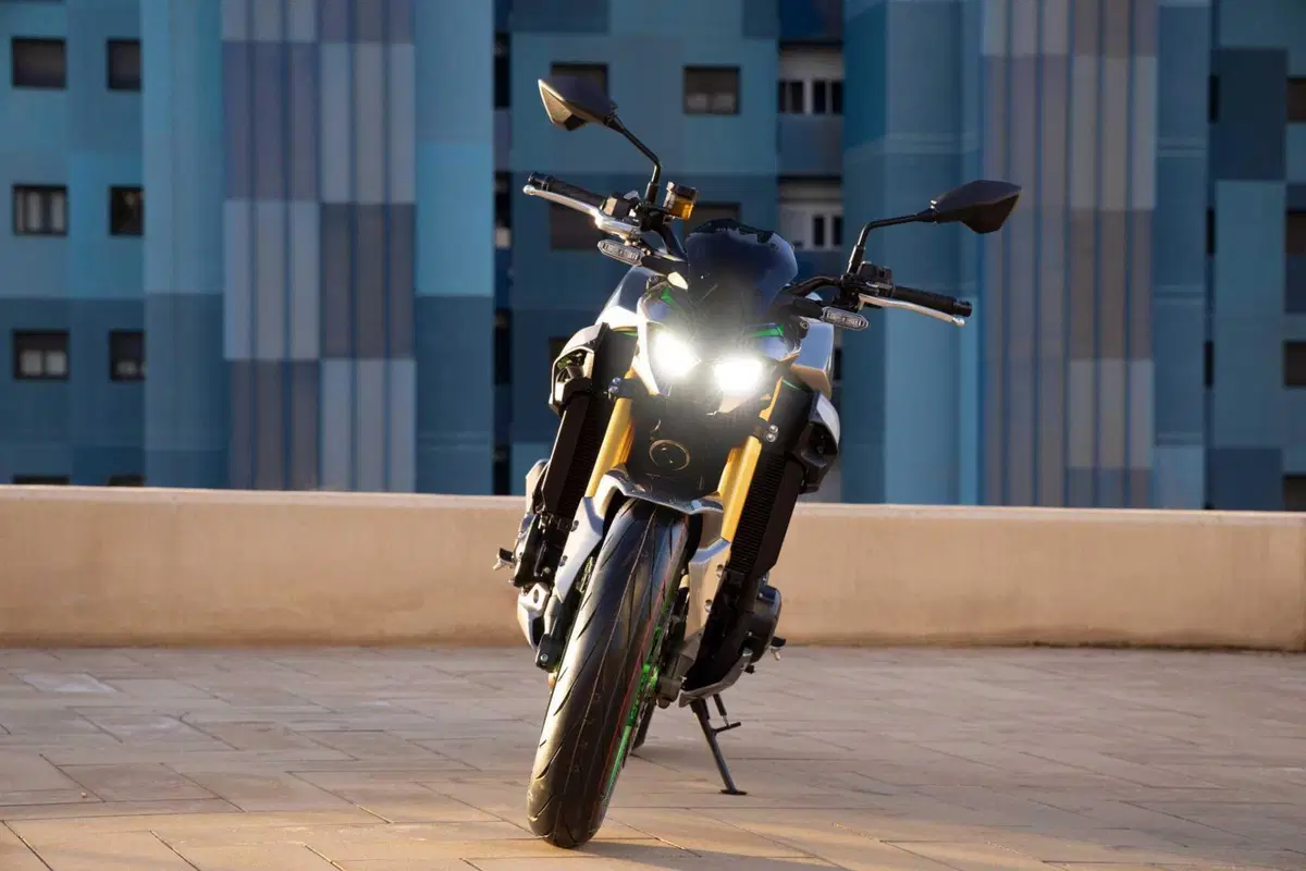 Kawasaki Z900 2025 SE (6)