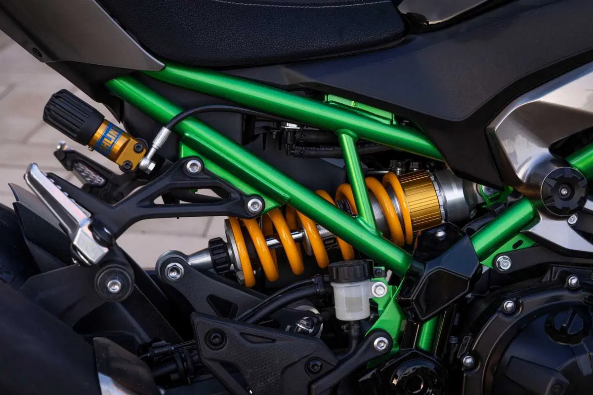 Kawasaki Z900 2025 SE (15)