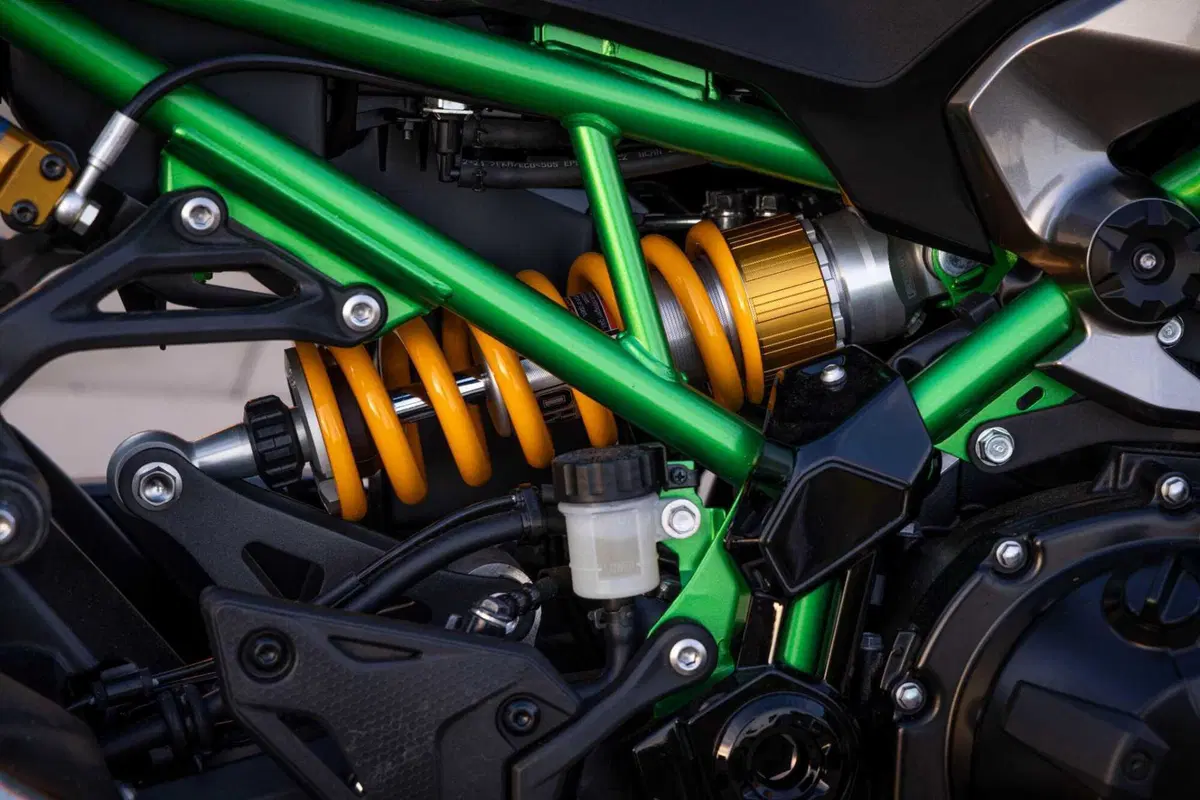 Kawasaki Z900 2025 SE (16)