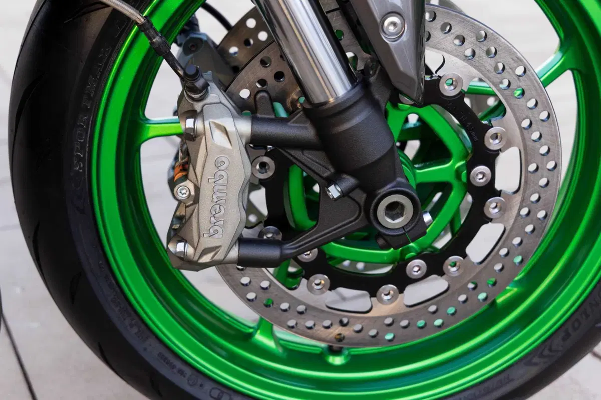 Kawasaki Z900 2025 SE (20)
