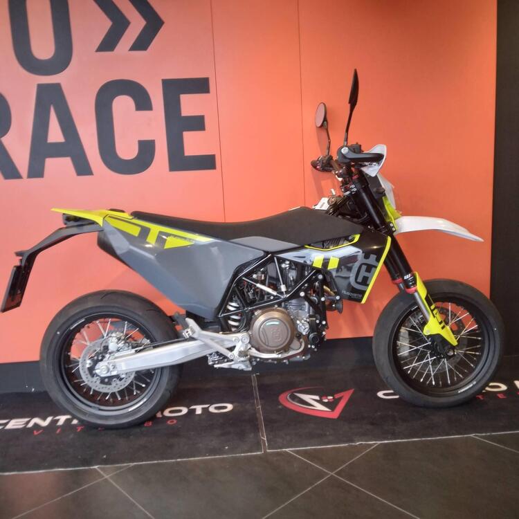 Husqvarna 701 Supermoto (2023 - 25)