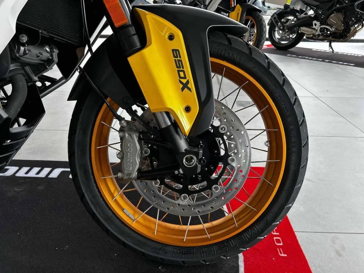 QJ Motor SVT 650 X (2024) (7)