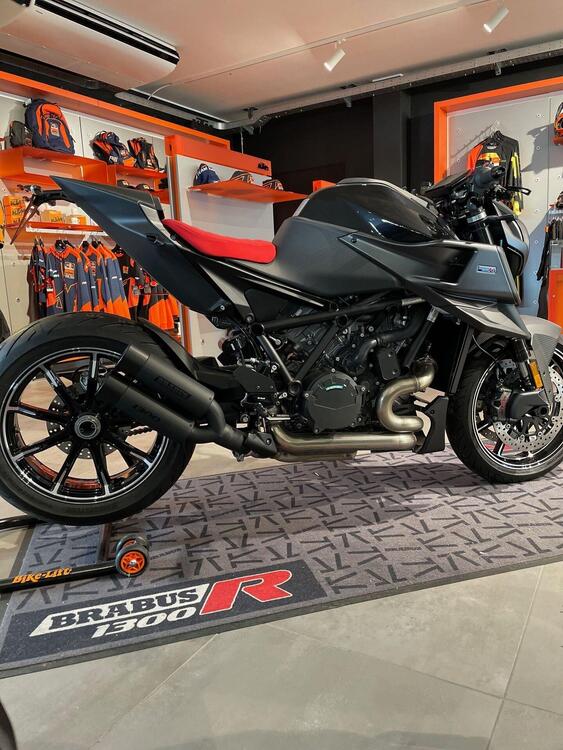 KTM 1290 Super Duke R (2022 - 23) (4)