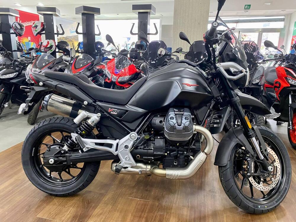 Moto Guzzi V85 Strada (2024 - 25)