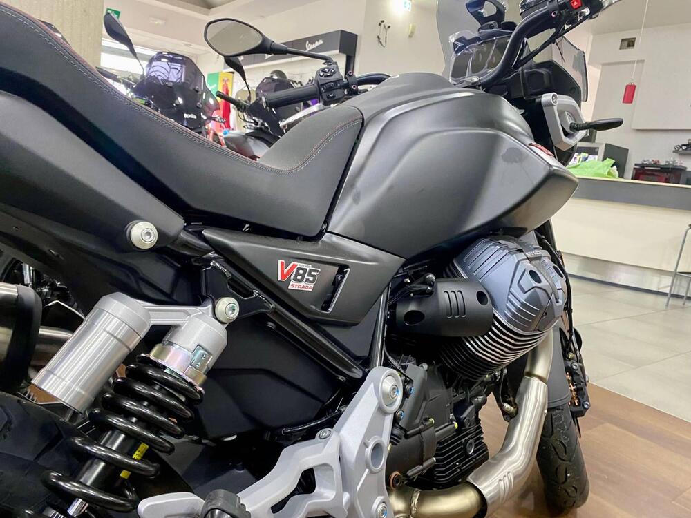 Moto Guzzi V85 Strada (2024 - 25) (4)