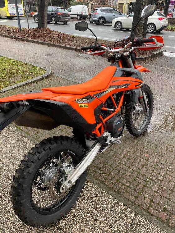 KTM 690 Enduro R (2022 - 25) (4)