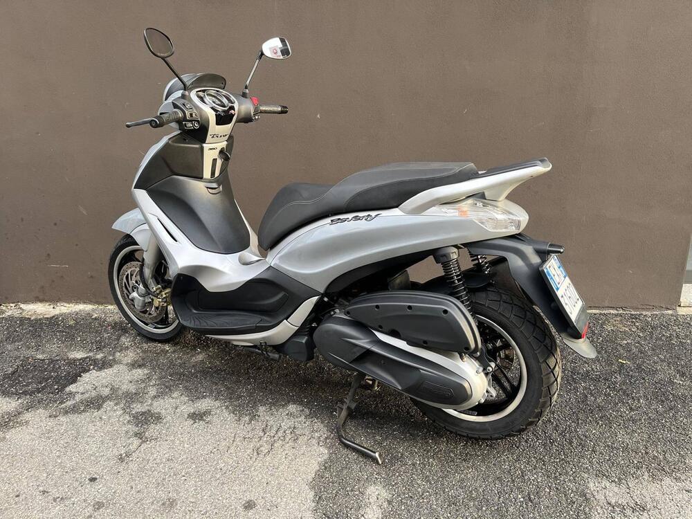 Piaggio Beverly 350 ABS (2016 - 20) (4)