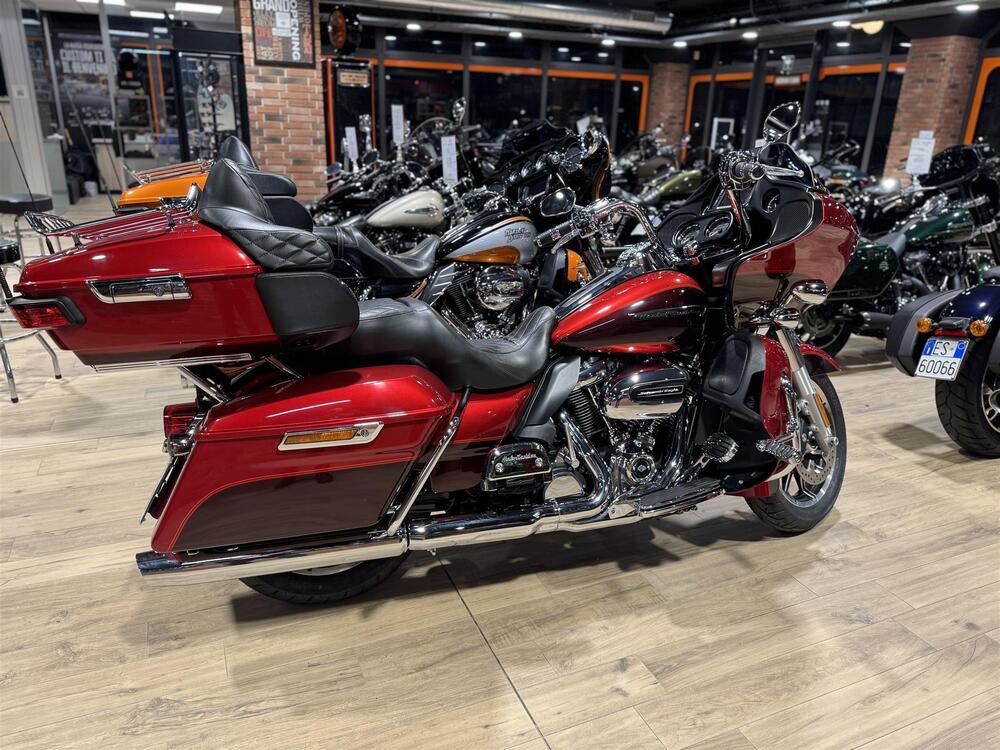 Harley-Davidson 107 Road Glide Ultra (2017 - 18) - FLTRU (2)