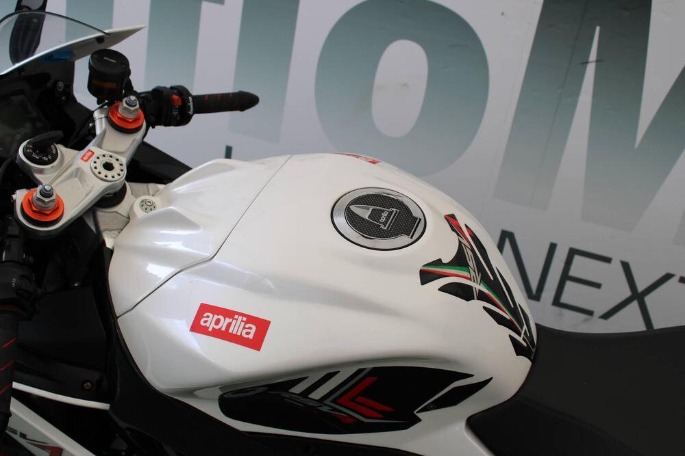 Aprilia RSV4 R (2009 - 12) (5)