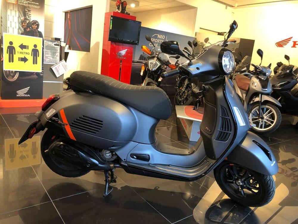 Vespa GTS 300 Super Sport (2023 - 24) (2)