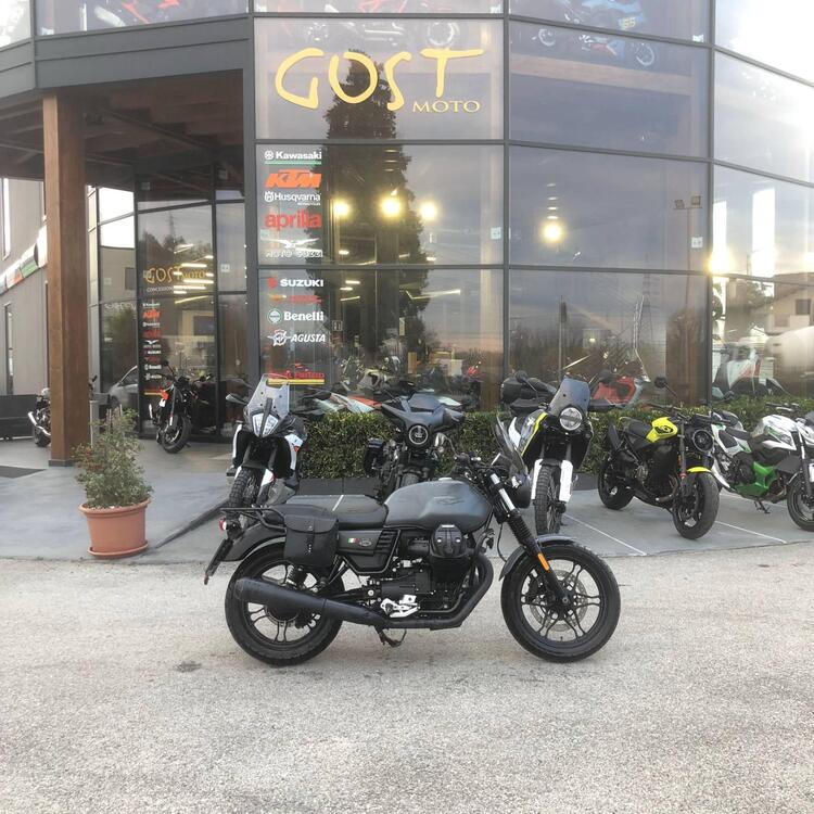 Moto Guzzi V7 III Stone (2017 - 20)