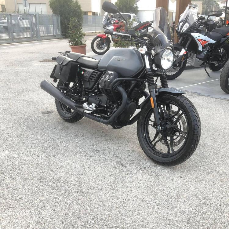 Moto Guzzi V7 III Stone (2017 - 20) (2)