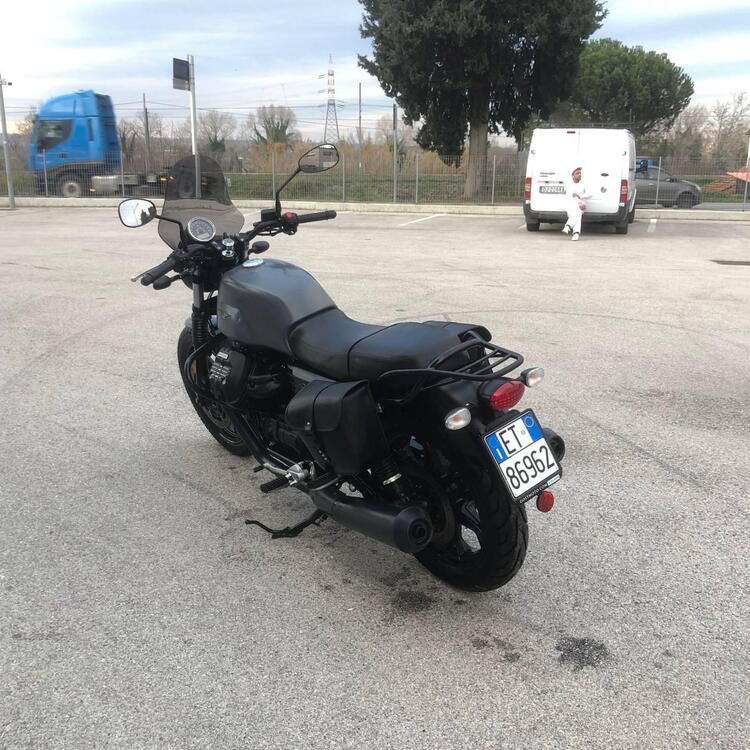 Moto Guzzi V7 III Stone (2017 - 20) (5)