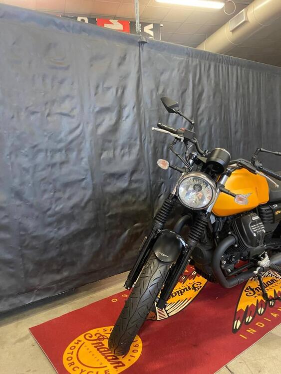 Moto Guzzi V7 III Stone (2017 - 20) (3)