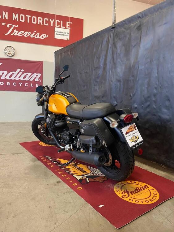 Moto Guzzi V7 III Stone (2017 - 20) (4)