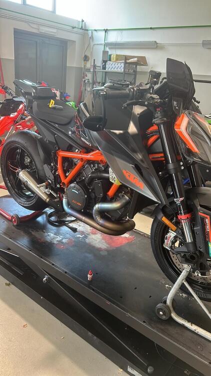 KTM 1290 Super Duke R (2021) (4)