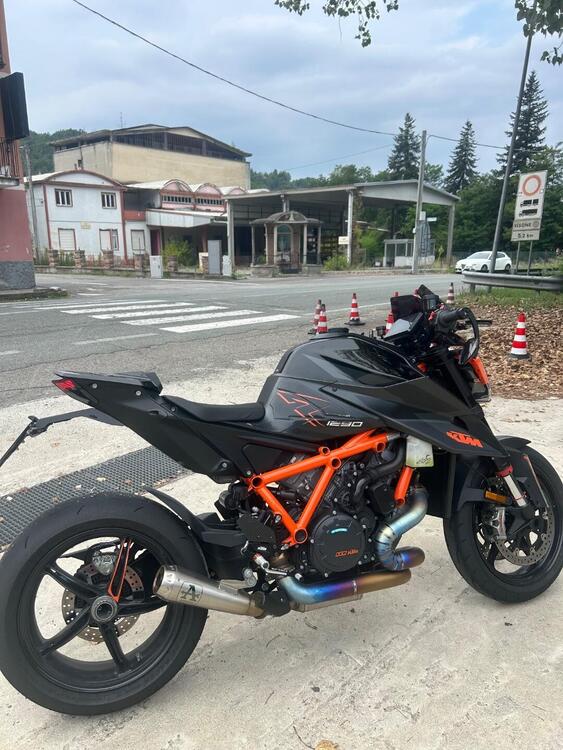 KTM 1290 Super Duke R (2021) (5)