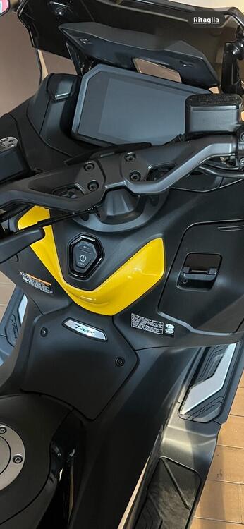 Yamaha T-Max 560 (2022 - 24) (3)