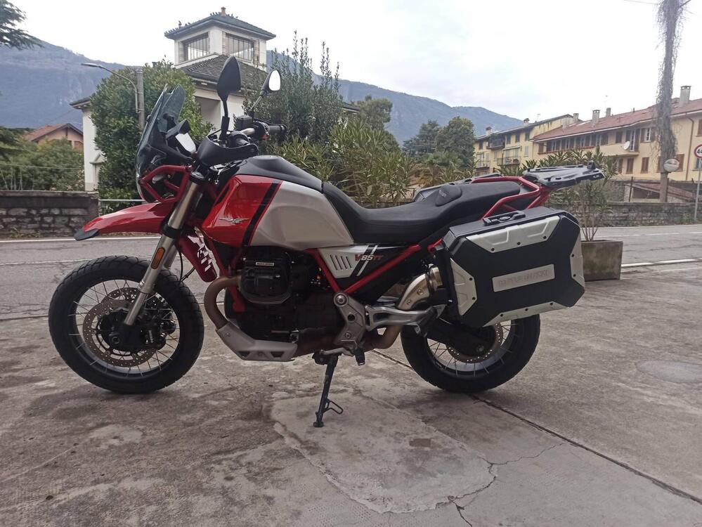 Moto Guzzi V85 TT (2021 - 23) (2)