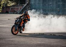 KTM 990 Duke MY24 in vendita ad nuovo prezzo. Disponibile nei concessionari da 12.990 euro