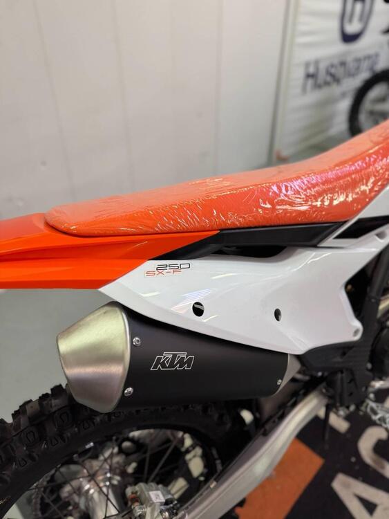 KTM 250 SX-F (2024) (4)