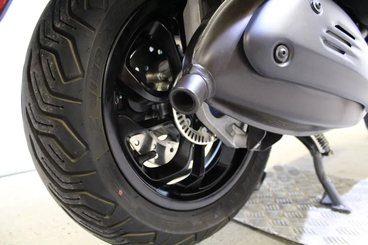 Vespa GTV 300 Hpe (2023 - 25) (6)