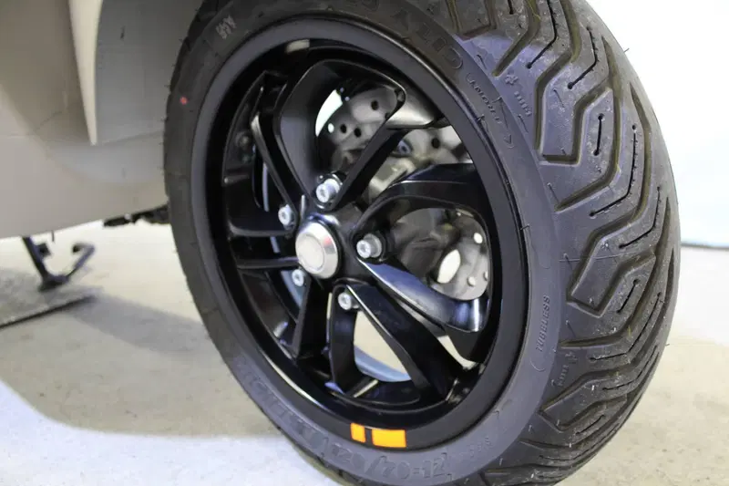 Vespa GTV 300 Hpe (2023 - 25) (7)