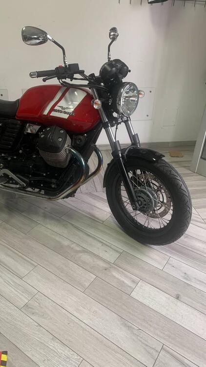 Moto Guzzi V7 II Special (2015 - 17) (2)