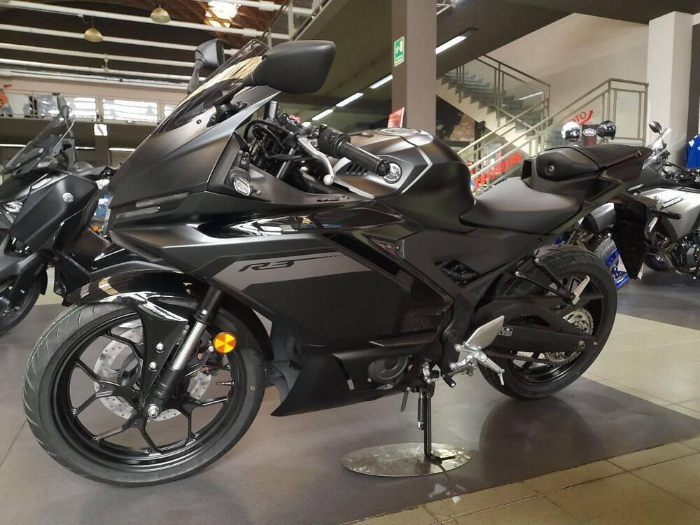 Yamaha YZF R3 (2025) (2)