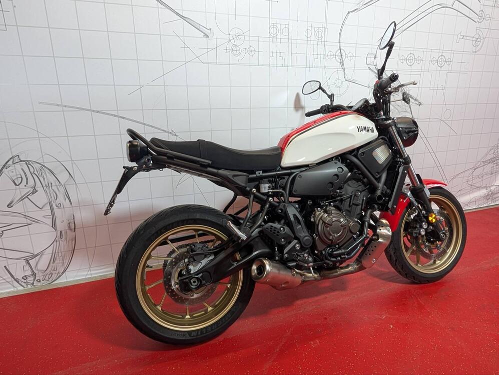 Yamaha XSR 700 (2021) (2)