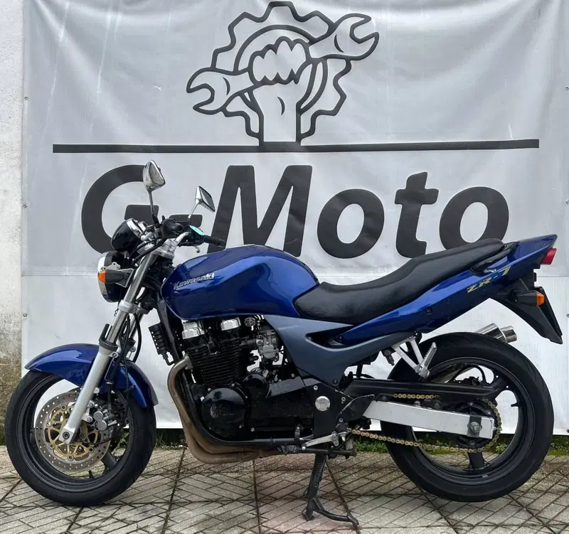 Kawasaki ZR7 (3)