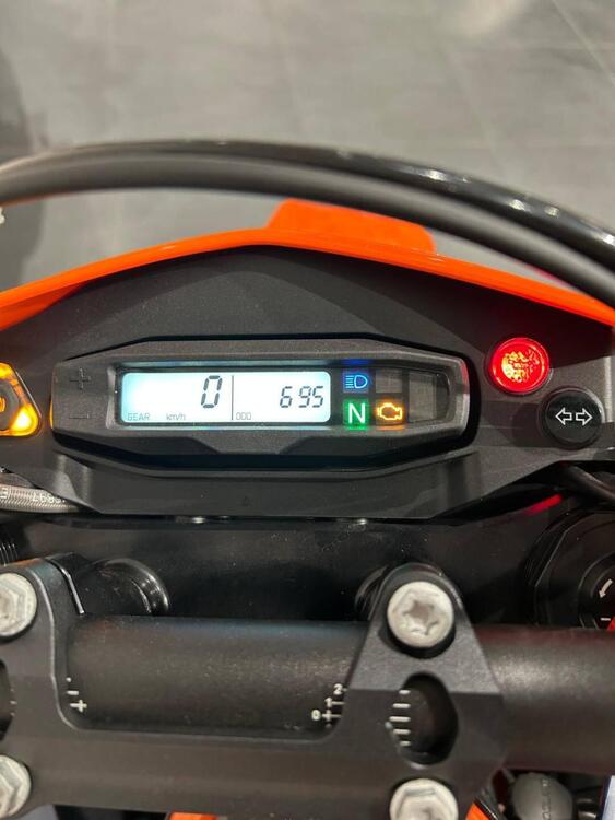 KTM 690 SMC R (2023 - 25) (4)