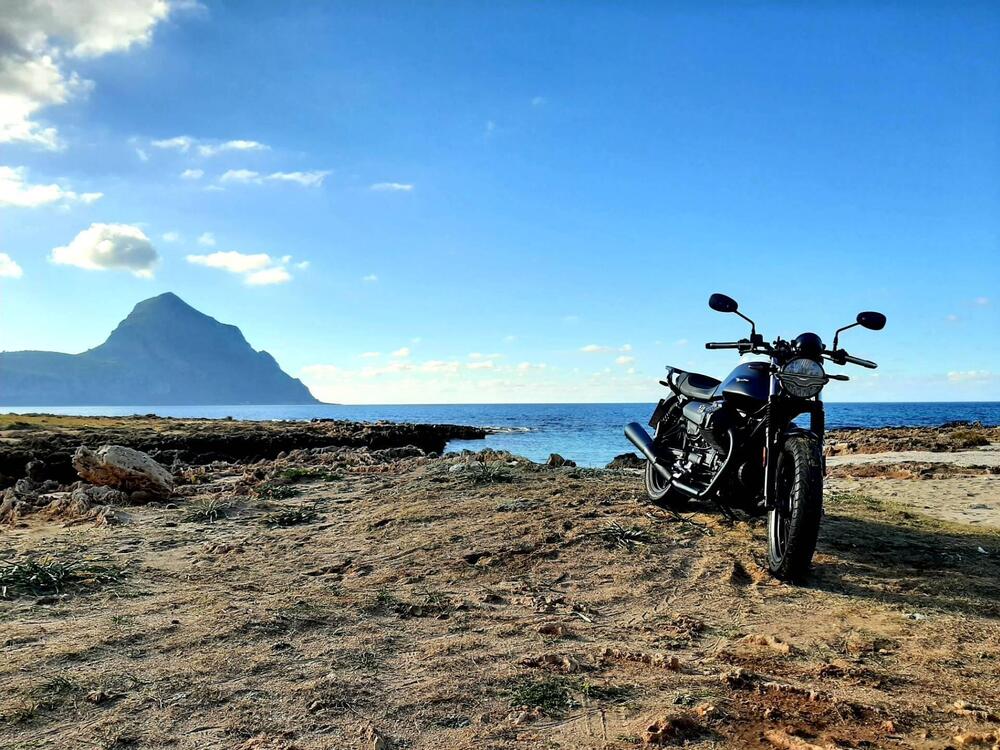 Moto Guzzi V7 Stone (2021 - 25)