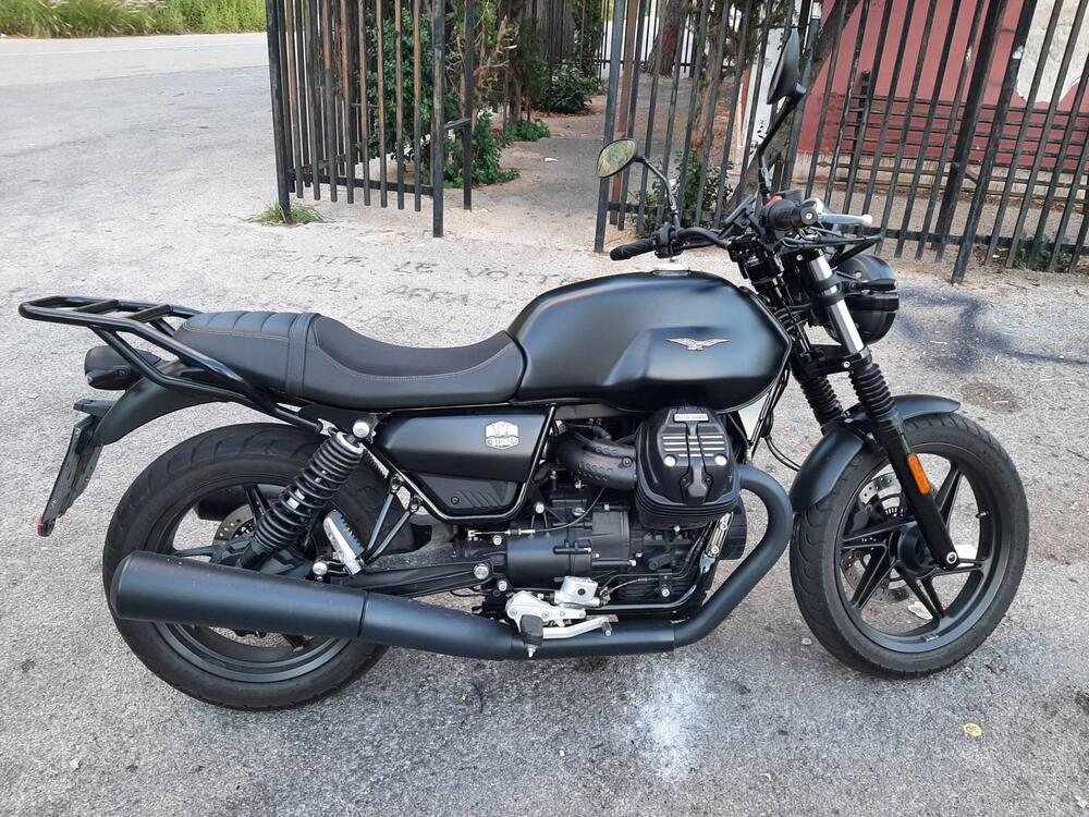 Moto Guzzi V7 Stone (2021 - 25) (4)