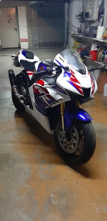 Honda CBR 1000 RR-R Fireblade (2022 - 23) (3)