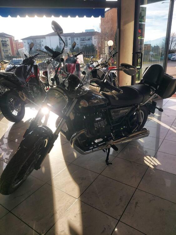 Moto Guzzi V9 Roamer (2021 - 24) (4)