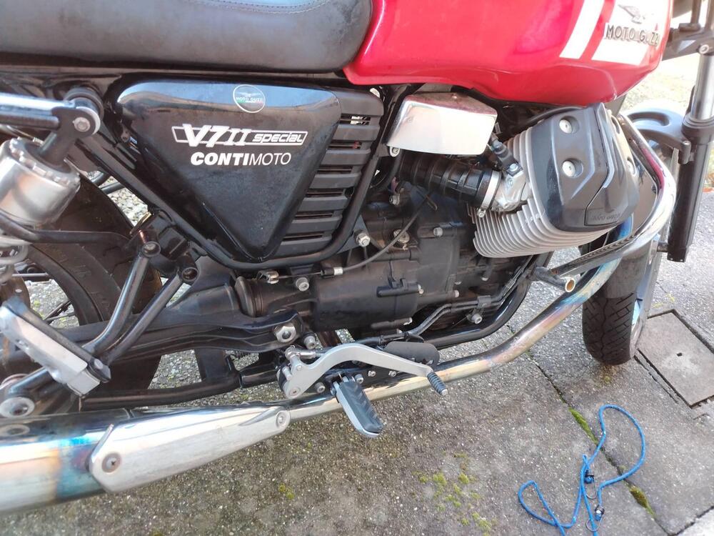 Moto Guzzi V7 II Special (2015 - 17) (4)