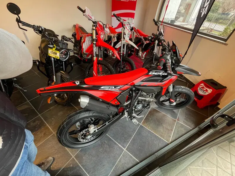 Betamotor RR 125 4T Motard T (2025 - 26) (3)