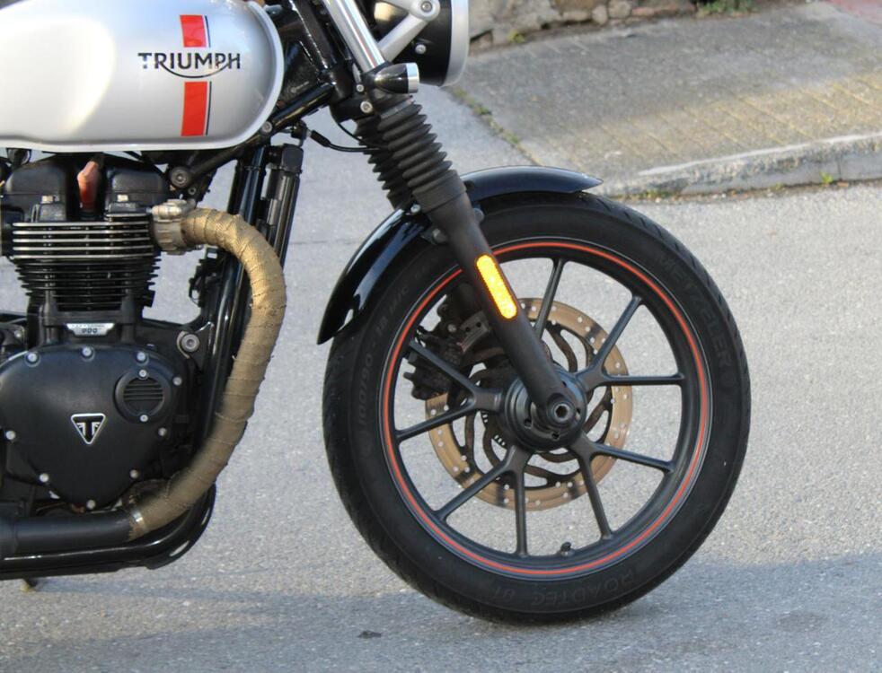 Triumph Street Twin 900 (2016) (2)