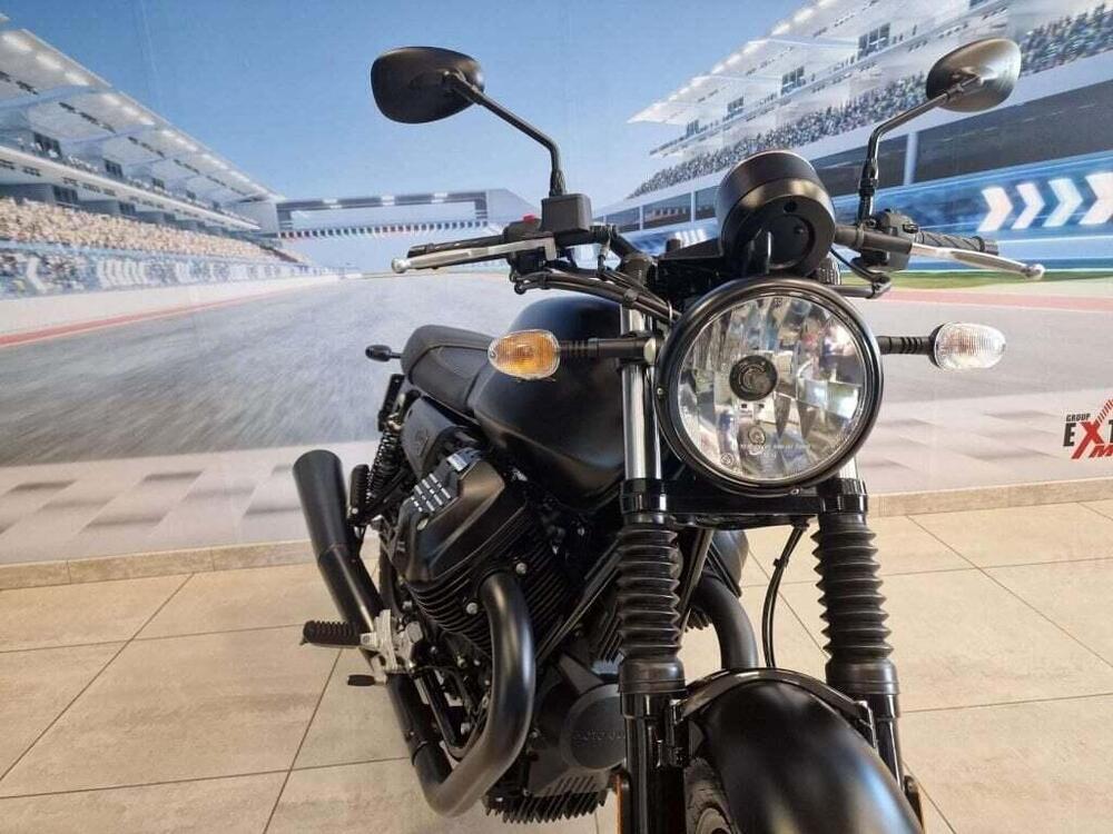 Moto Guzzi V7 III Stone (2017 - 20) (4)