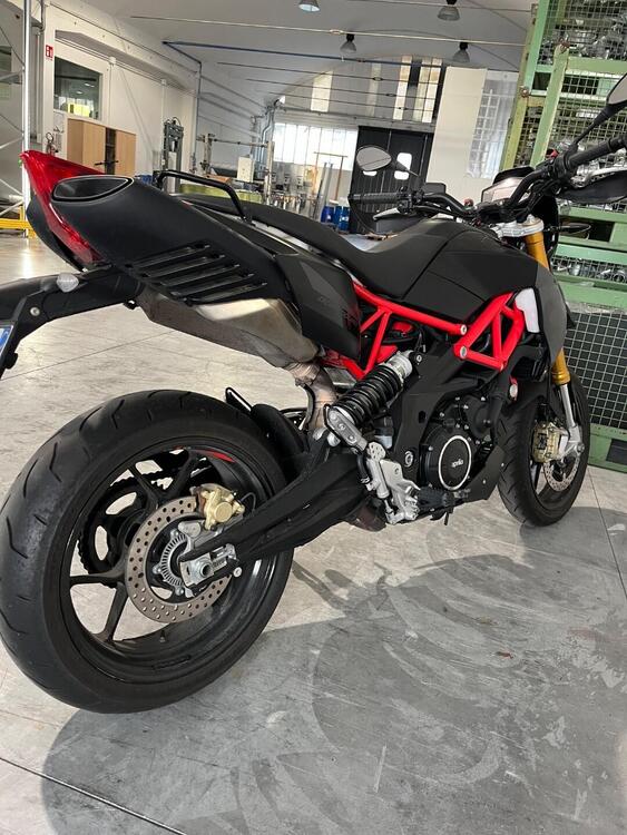 Aprilia Dorsoduro 900 (2017 - 20) (2)